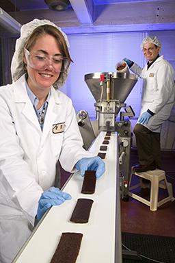 Research leader Tara McHugh and food technologist John Roberts prepare apple bars . 